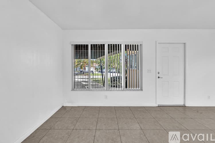 Boynton Beach Townhome: 188 Southeast 27th Way