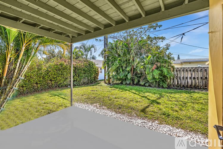 Boynton Beach Townhome: 188 Southeast 27th Way
