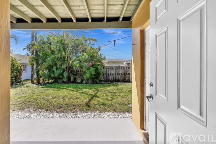 Boynton Beach Townhome: 188 Southeast 27th Way