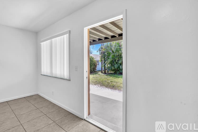 Boynton Beach Townhome: 188 Southeast 27th Way