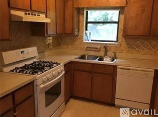 Lawrenceville House: 133 Sandalwood Cir