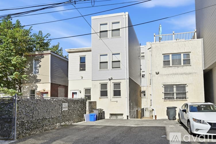 Philadelphia Apartment: 2612 Ellsworth St