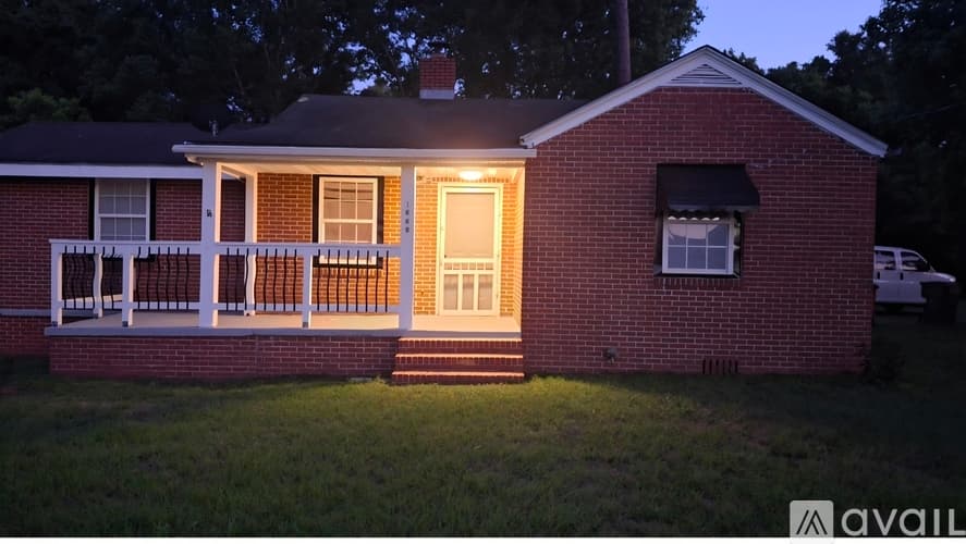 Macon House: 1660 Allen Rd