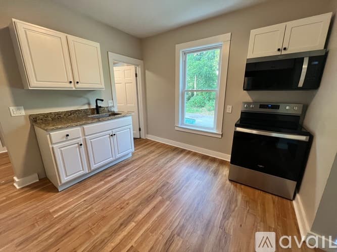 Haverhill Apartment: 34 Maynard Ave
