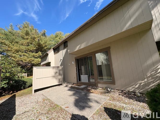 Avon Apartment: 54 Great Meadow Ln