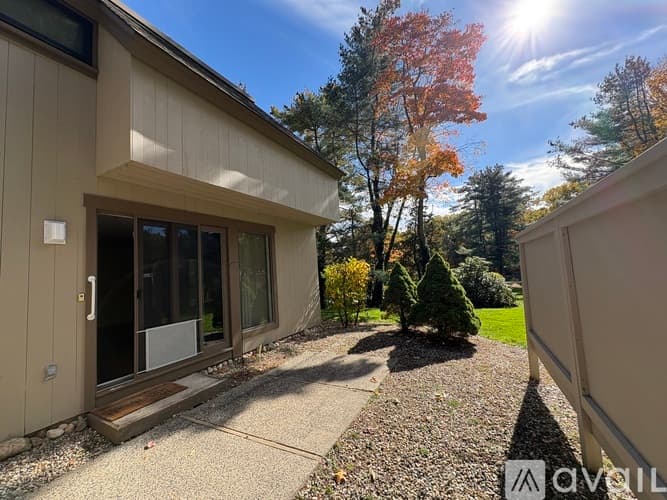 Avon Apartment: 54 Great Meadow Ln