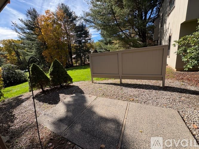 Avon Apartment: 54 Great Meadow Ln