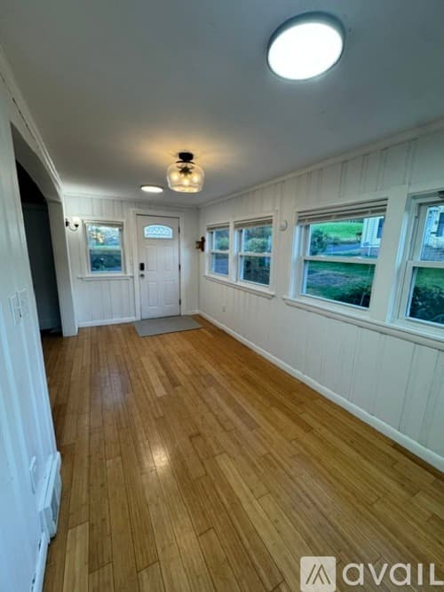 Haverhill Apartment: 34 Maynard Ave