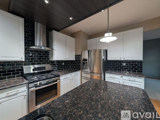 North Aurora House: 707 Thompson Avenue