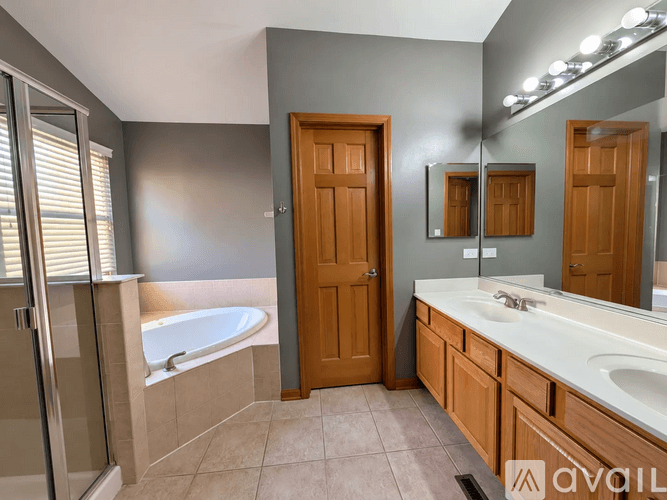 North Aurora House: 707 Thompson Avenue