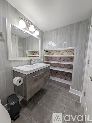 North Aurora House: 707 Thompson Avenue