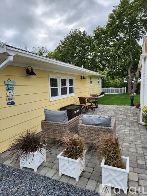 Middletown Apartment: 130 Reservoir Road