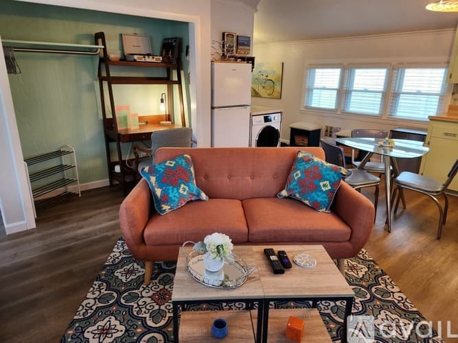 Middletown Apartment: 130 Reservoir Road