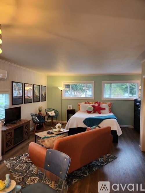 Middletown Apartment: 130 Reservoir Road