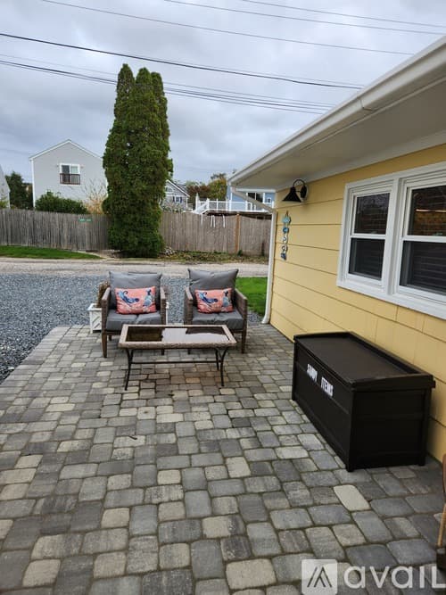 Middletown Apartment: 130 Reservoir Road