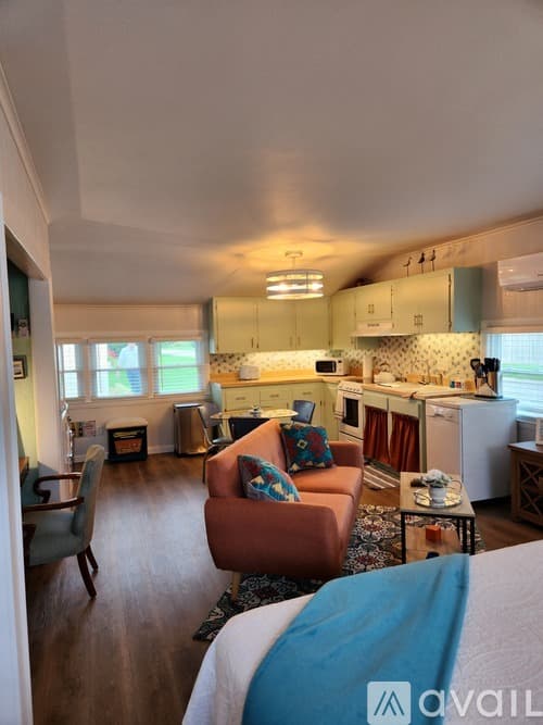 Middletown Apartment: 130 Reservoir Road