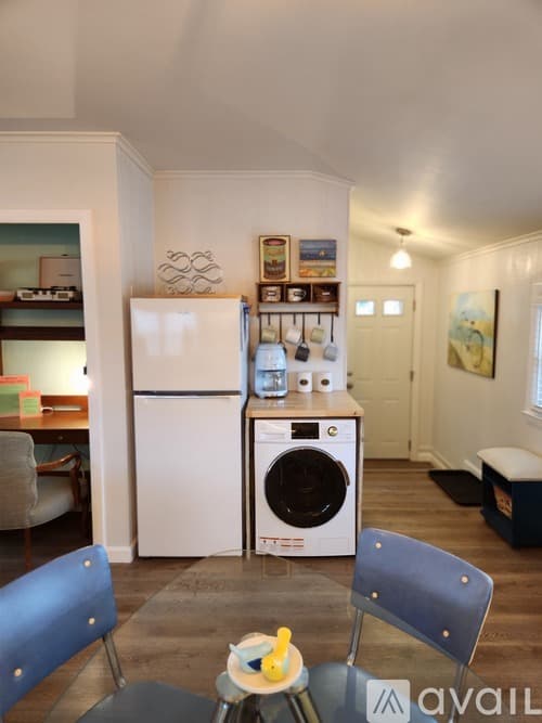 Middletown Apartment: 130 Reservoir Road