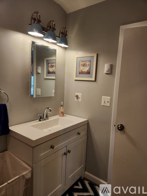 Middletown Apartment: 130 Reservoir Road