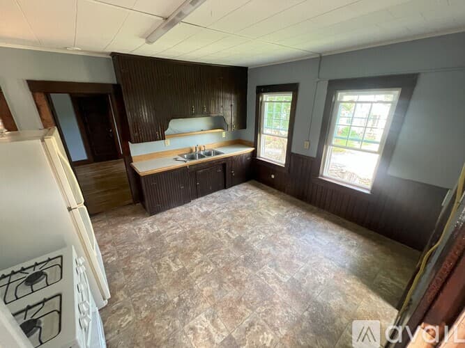 Putnam Apartment: 67 Walnut Street