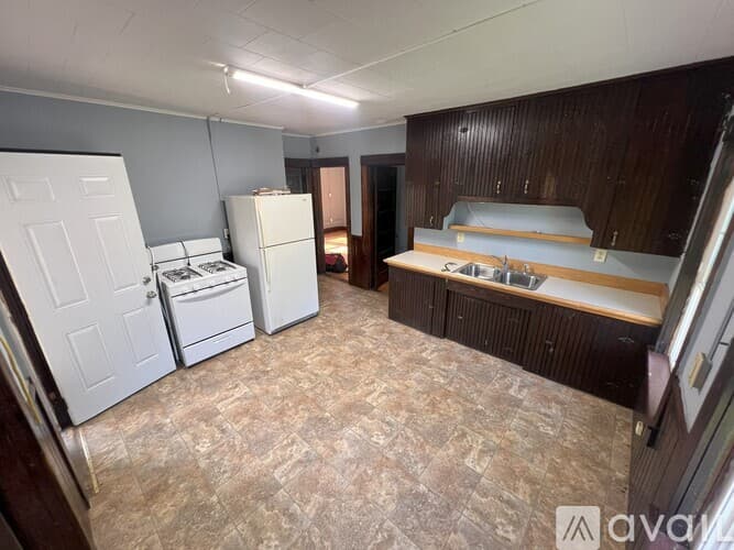 Putnam Apartment: 67 Walnut Street