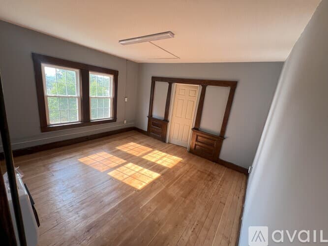 Putnam Apartment: 67 Walnut Street