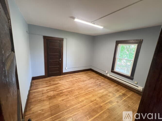 Putnam Apartment: 67 Walnut Street