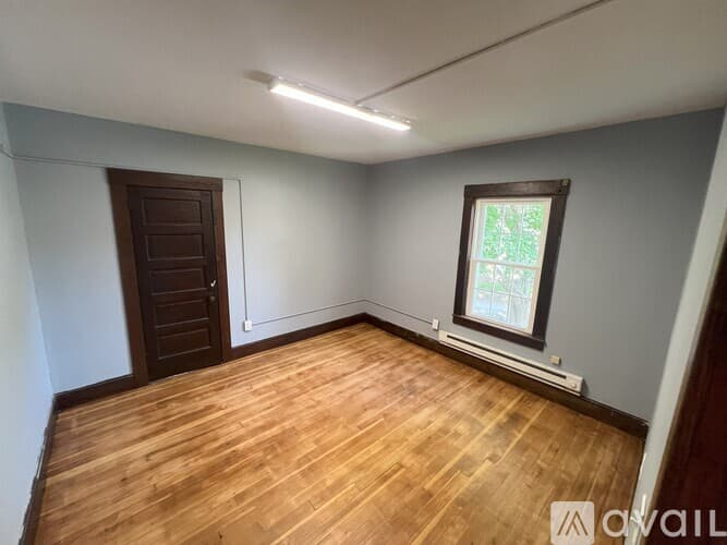 Putnam Apartment: 67 Walnut Street