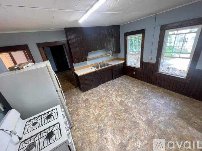 Putnam Apartment: 67 Walnut Street