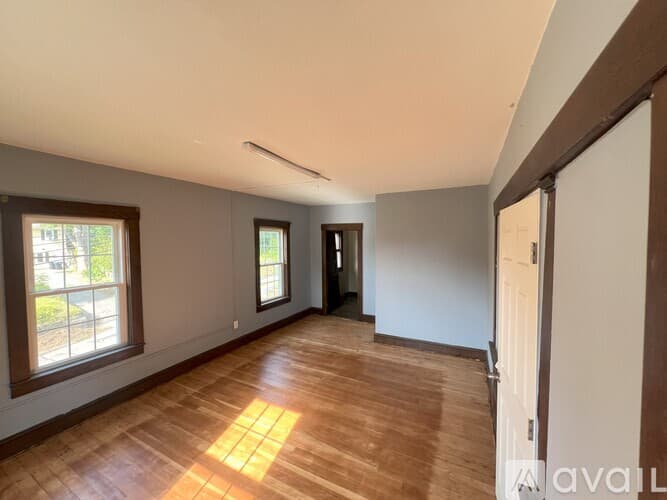 Putnam Apartment: 67 Walnut Street