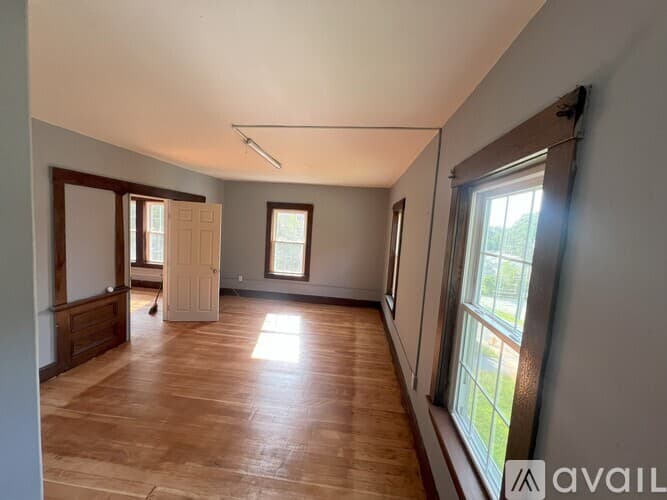 Putnam Apartment: 67 Walnut Street