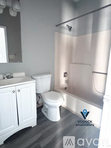 Hartford Apartment: 52 Maple Ave