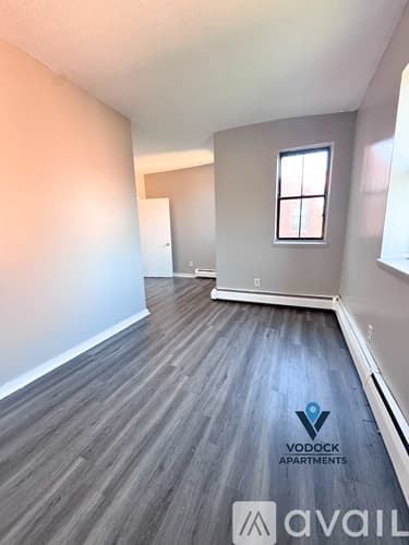 Hartford Apartment: 52 Maple Ave