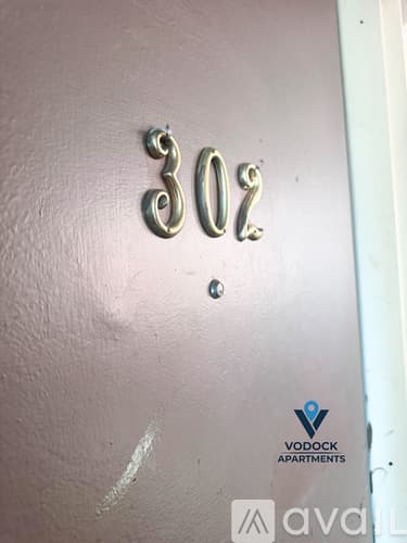 Hartford Apartment: 52 Maple Ave
