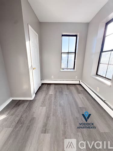 Hartford Apartment: 52 Maple Ave