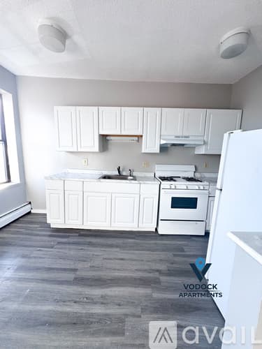Hartford Apartment: 52 Maple Ave