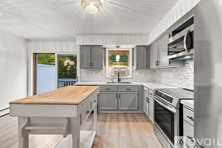 Southington Townhome: 62 Longo Drive