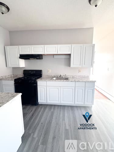 Hartford Apartment: 52 Maple Ave