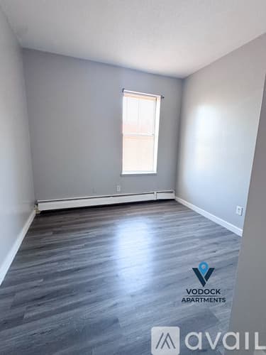 Hartford Apartment: 52 Maple Ave
