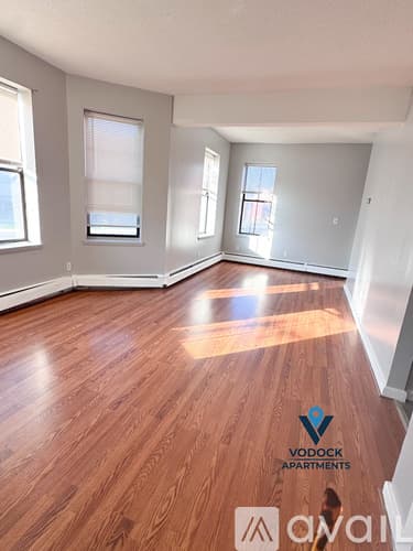 Hartford Apartment: 52 Maple Ave