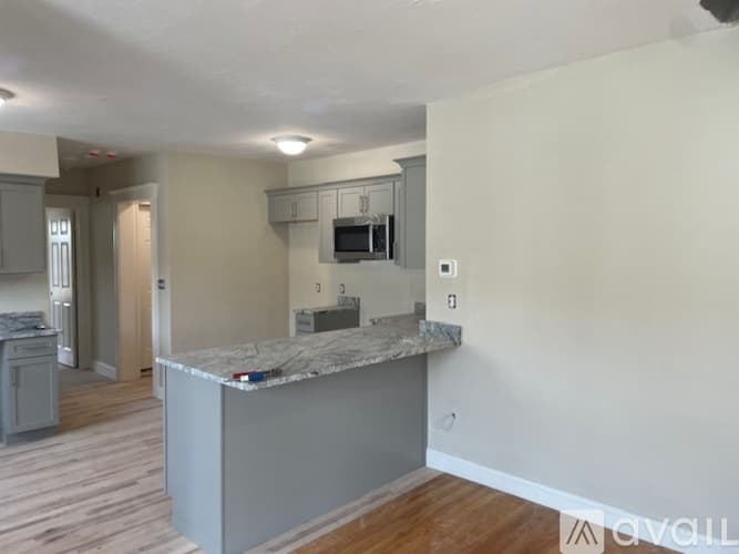 Worcester Apartment: 154 Lovell Street