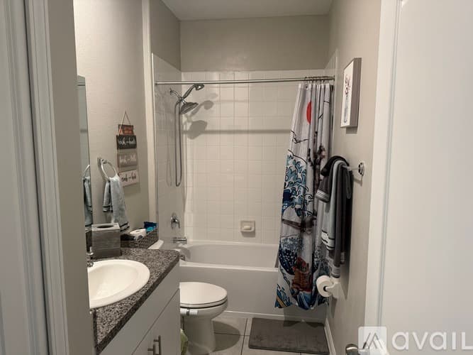 Hudson House: 14067 Weddington Terrace
