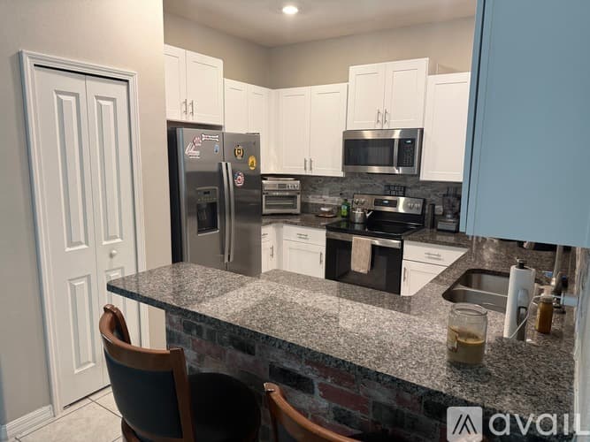 Hudson House: 14067 Weddington Terrace