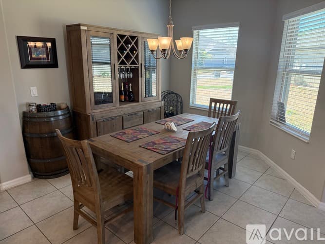 Hudson House: 14067 Weddington Terrace