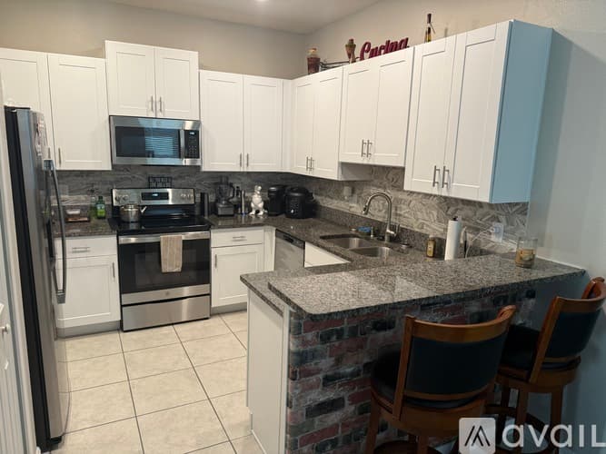 Hudson House: 14067 Weddington Terrace