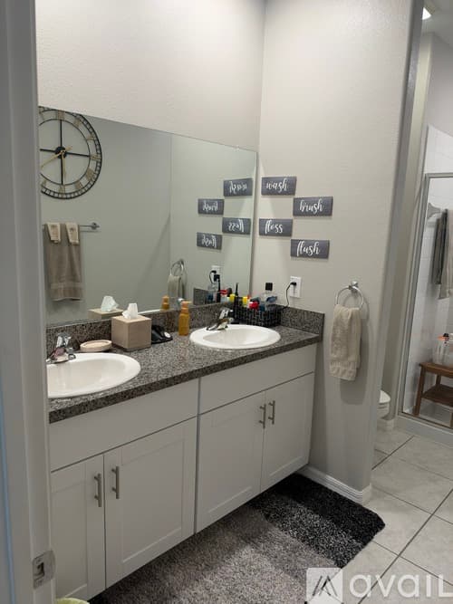 Hudson House: 14067 Weddington Terrace