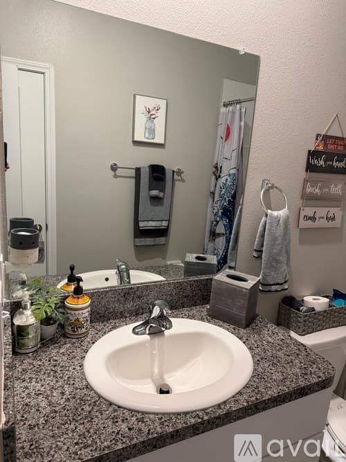 Hudson House: 14067 Weddington Terrace