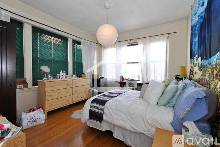 Brookline Apartment: 215 St Paul St