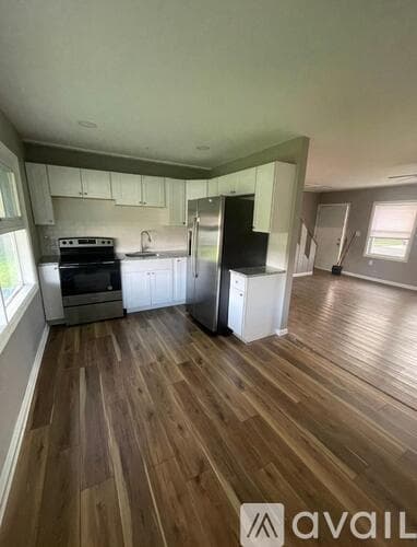 Levittown House: 42 Indian Red Rd