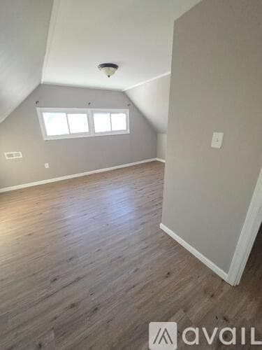 Levittown House: 42 Indian Red Rd