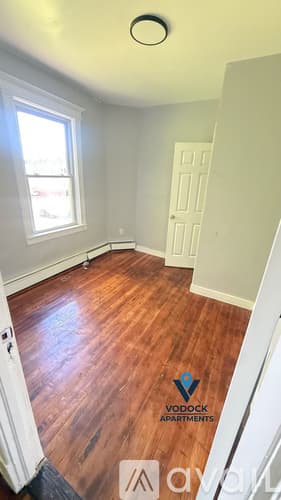 Hartford Apartment: 14 Hillside Ave